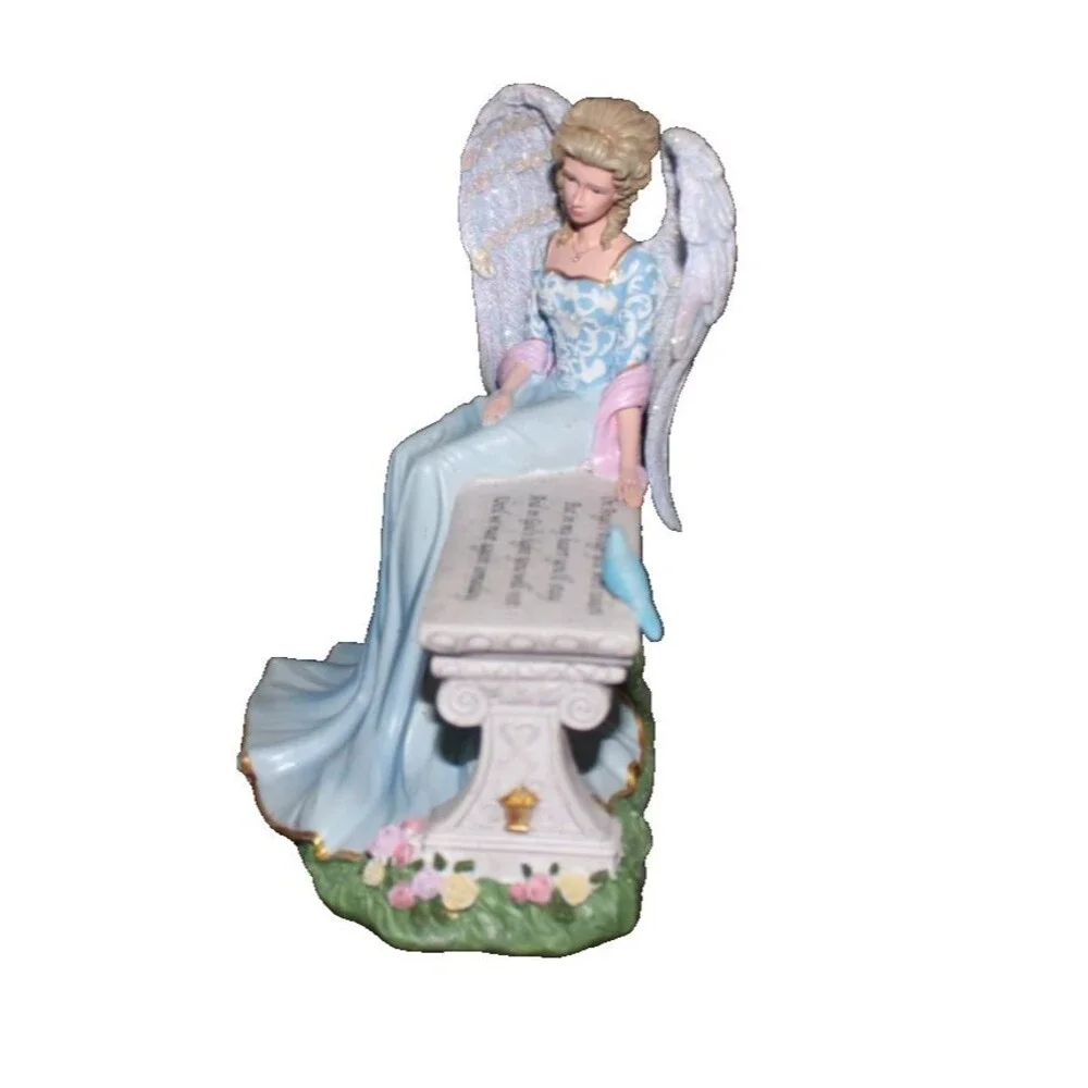 Thomas Kinkade Remembrance Angel Figurine with Swarovski Crystal